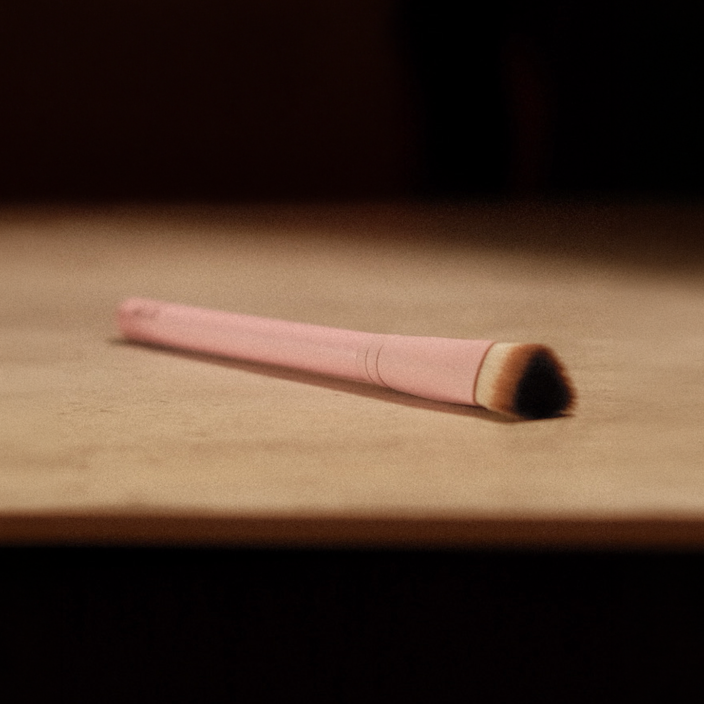 Triangular Concealer Brush - Perfect For Concealer And Contouring.