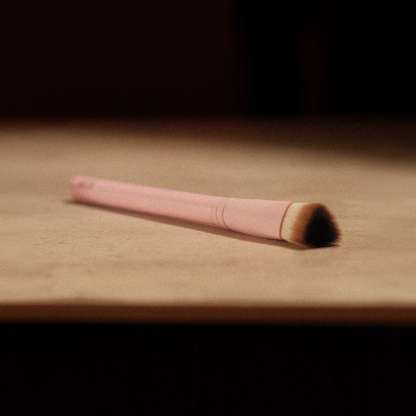 Triangular Concealer Brush - Perfect For Concealer And Contouring.