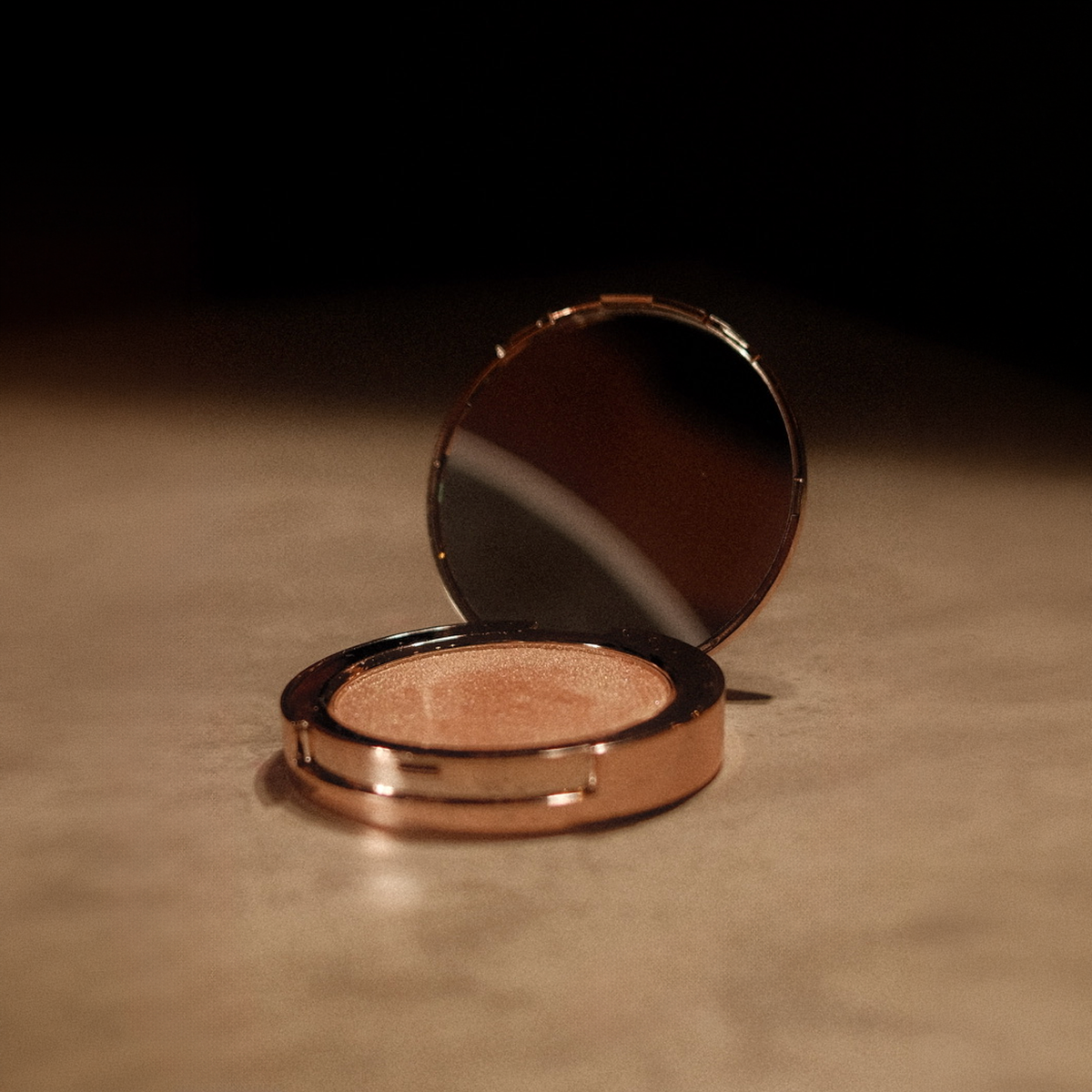 FACE HIGHLIGHTER